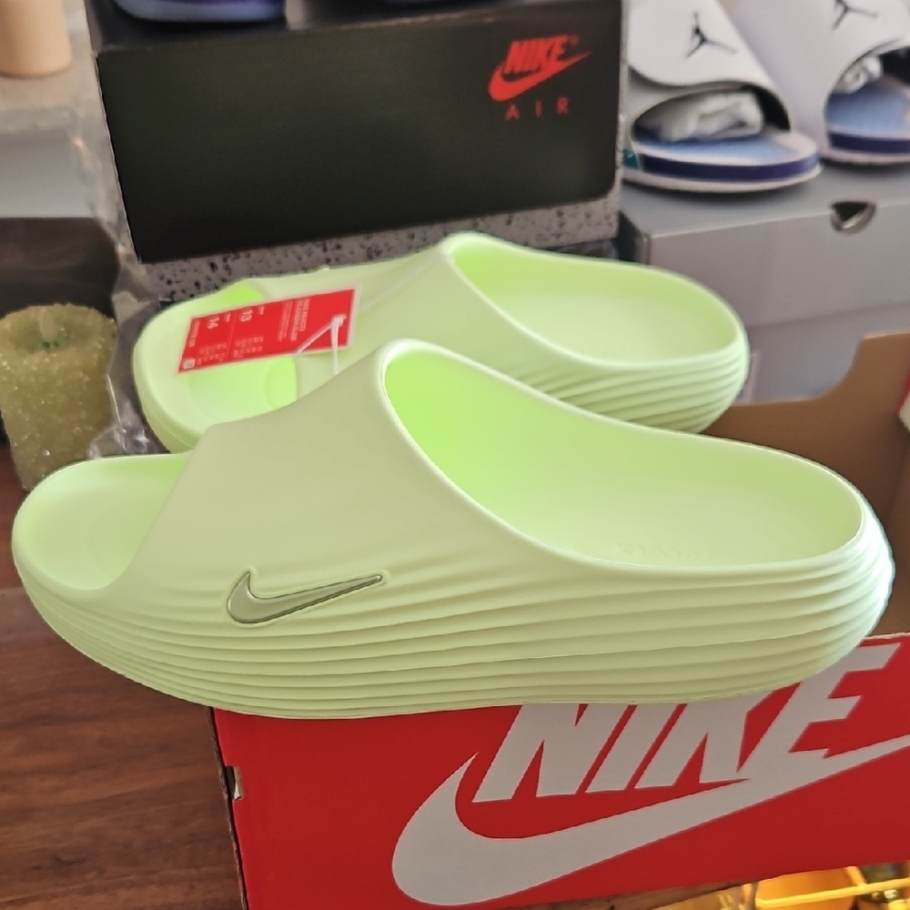 Nike REJUVEN8 REACTX New! Slides (UNDER RETAIL) Summers HOTTEST slides! MENS